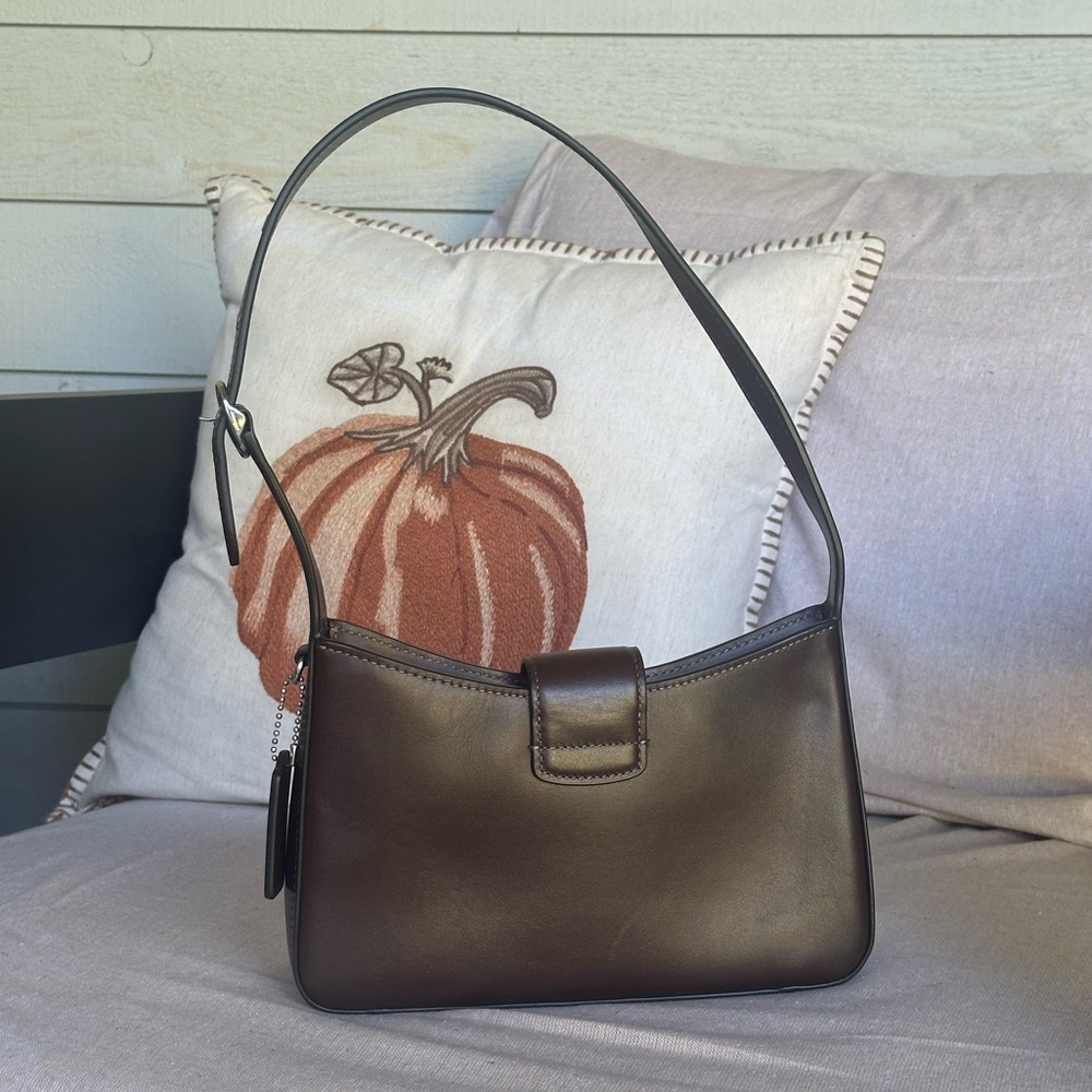 Coach Eliza Shoulder Bag in Maple with Zipper Closure - Picture 2 of 7